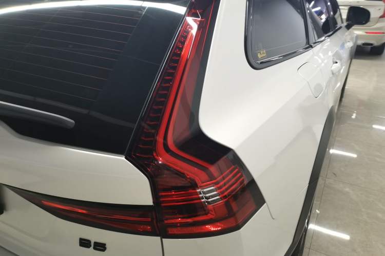 Used Volvo V90 2021 Cross Country B5 AWD Smart Range Edition
