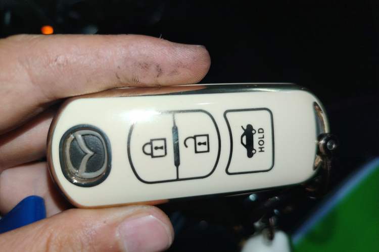 Used Mazda 3 Axela 2016 Sedan 1.5L Automatic Comfort Model