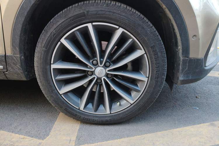 Used Geely Auto Emgrand X7 Sport 2018 1.8TD Automatic All-Wheel-Drive ZhiZun Model with 4G Connectivity
