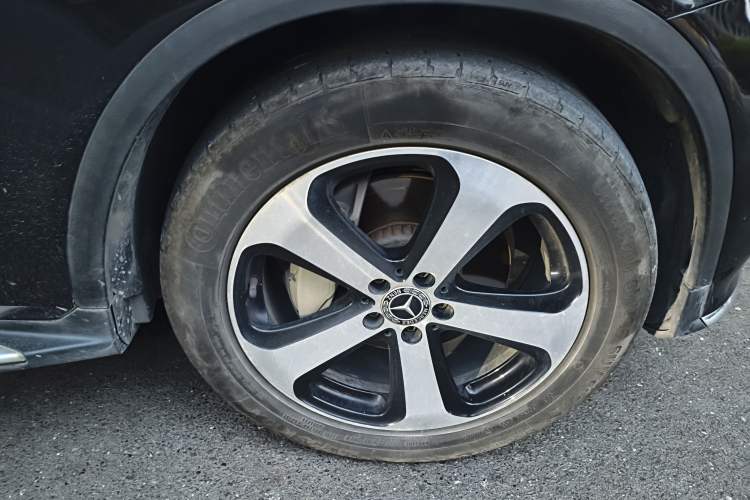 Used Mercedes-Benz GLC 2018 GLC 260 4MATIC Luxury Model Right Front Wheel Hub