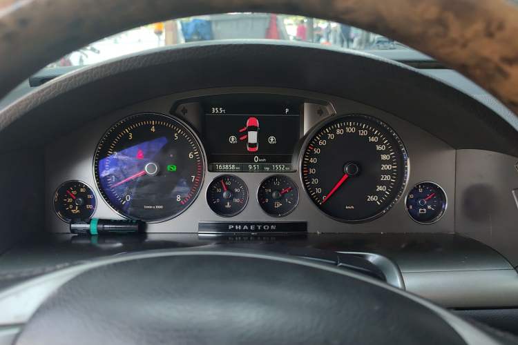 Used Volkswagen Phaeton 2011 3.6L V6 4-Seater Extended-Length Individual Edition