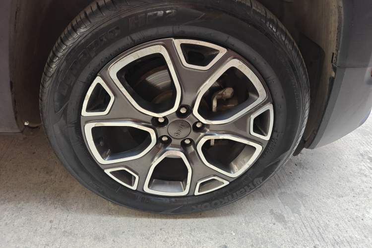 Used Jeep Renegade 2016 1.4T Automatic Smart Edition Right Front Wheel Hub