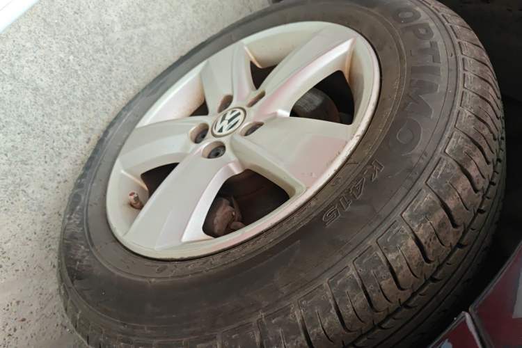 Used Volkswagen Lavida 2011 1.6L Manual Joy Version Right Front Wheel Hub