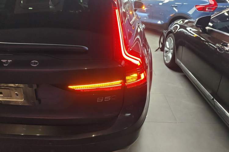 Used Volvo V90 2022 Cross Country B5 AWD Smart Range Edition