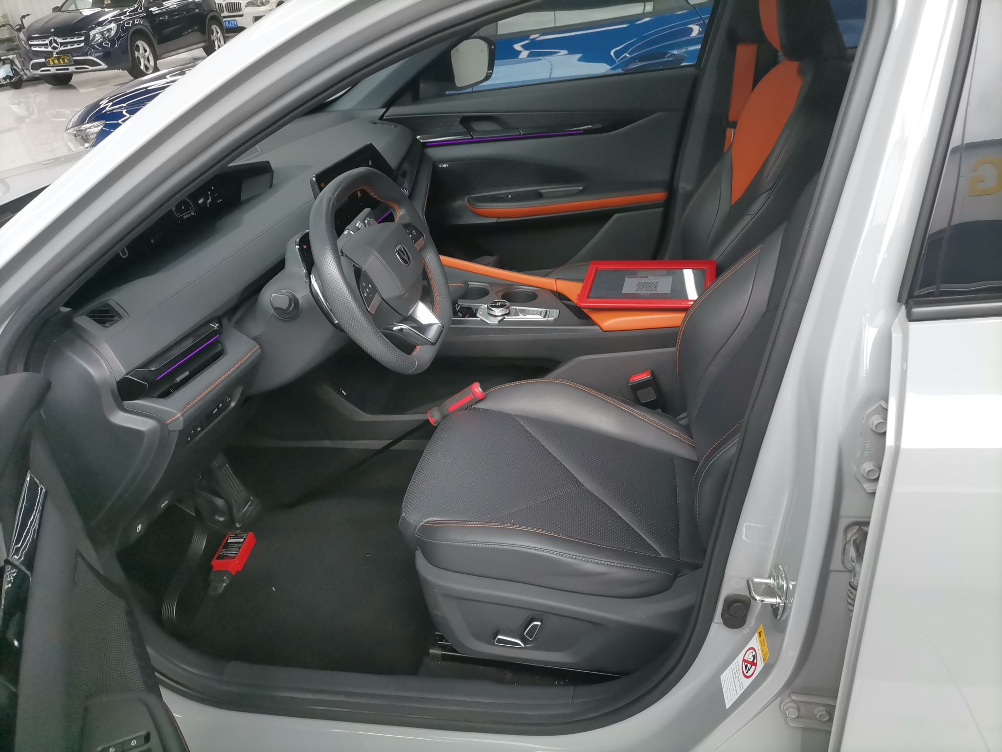 المقاعد الأمامية داخل السيارة