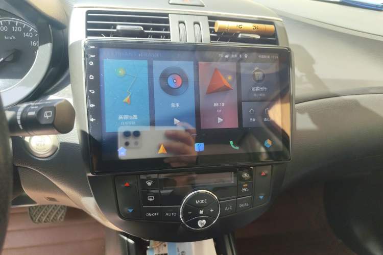 Used Nissan Tiida 2011 1.6L CVT Smart Version
