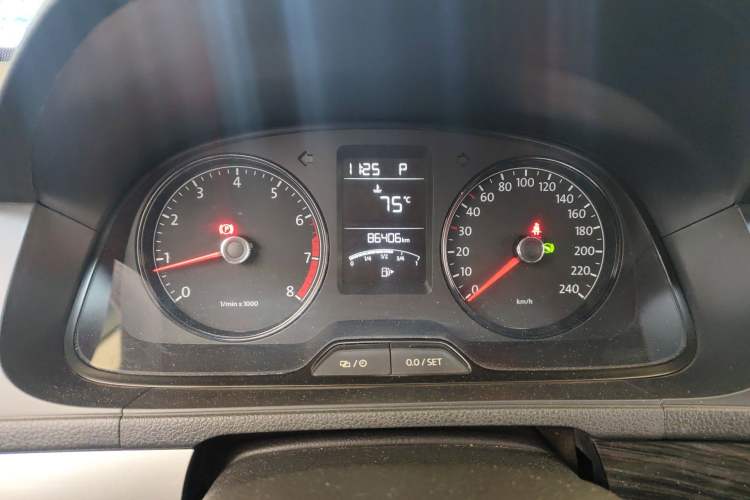 Used Volkswagen Lavida 2013 Revised Classic 1.6L Automatic Fashion Edition Instrument Cluster