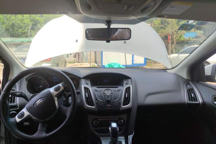 Used Ford Focus 2012 Hatchback 1.6L Automatic Fashion Edition
