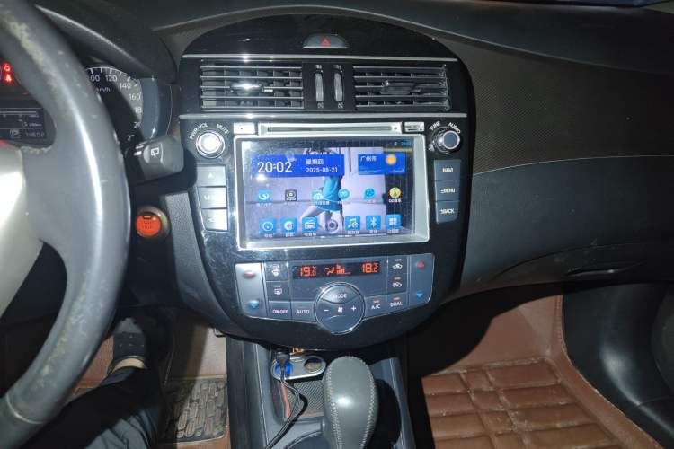 Used Nissan Tiida 2013 1.6L CVT Cool Cafe Edition
