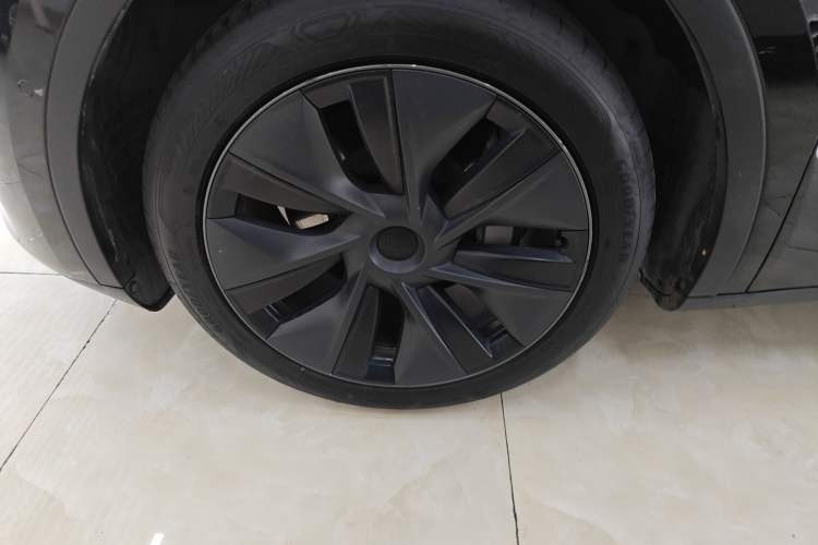 Used Tesla Model Y 2023 Rear-Wheel-Drive Version Left Front Wheel Hub