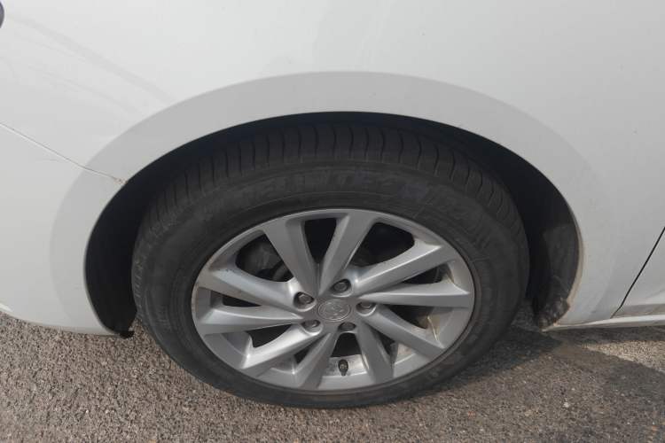 Used Buick Verano 2017 Sedan 15S Manual Entry-Level Model Left Front Wheel Hub