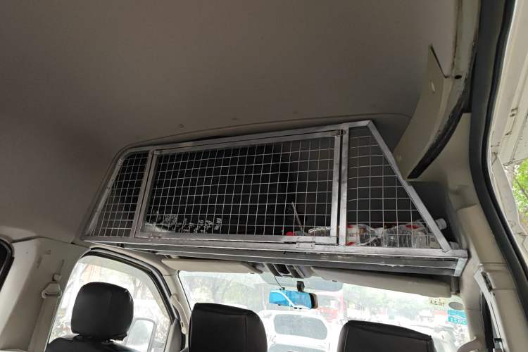 Used SAIC MAXUS Xintu V80 2014 2.5T Aoyuntong Long Wheelbase High-Roof Model