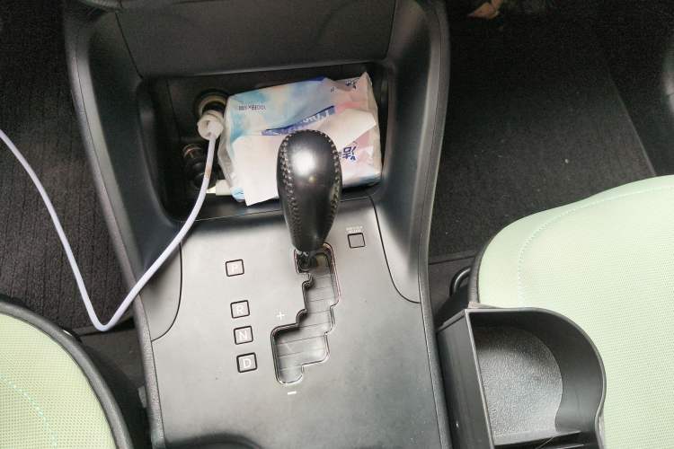 Used Hyundai ix35 2012 2.0L Automatic Two-Wheel Drive Elite Edition GLS Gear Lever