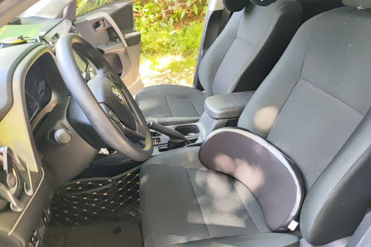 Used Toyota RAV4 2019 2.0L CVT Two-Wheel Drive Luxury Version China VI Standard
