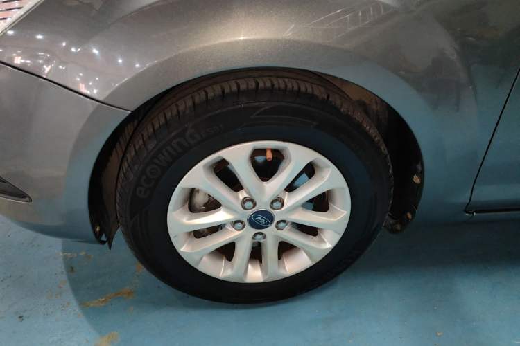 Used Ford Focus 2013 Sedan Classic 1.8L Manual Base Model