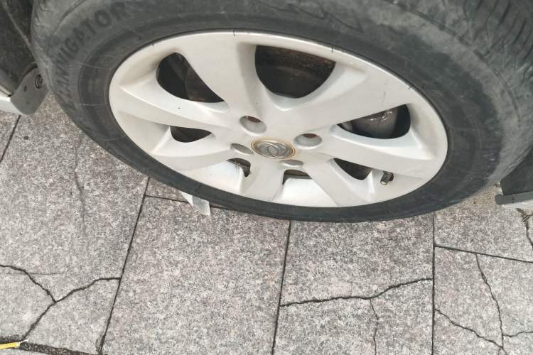 Used Dongfeng Aeolus A60 2012 1.6L Manual Luxury Model Right Front Wheel Hub