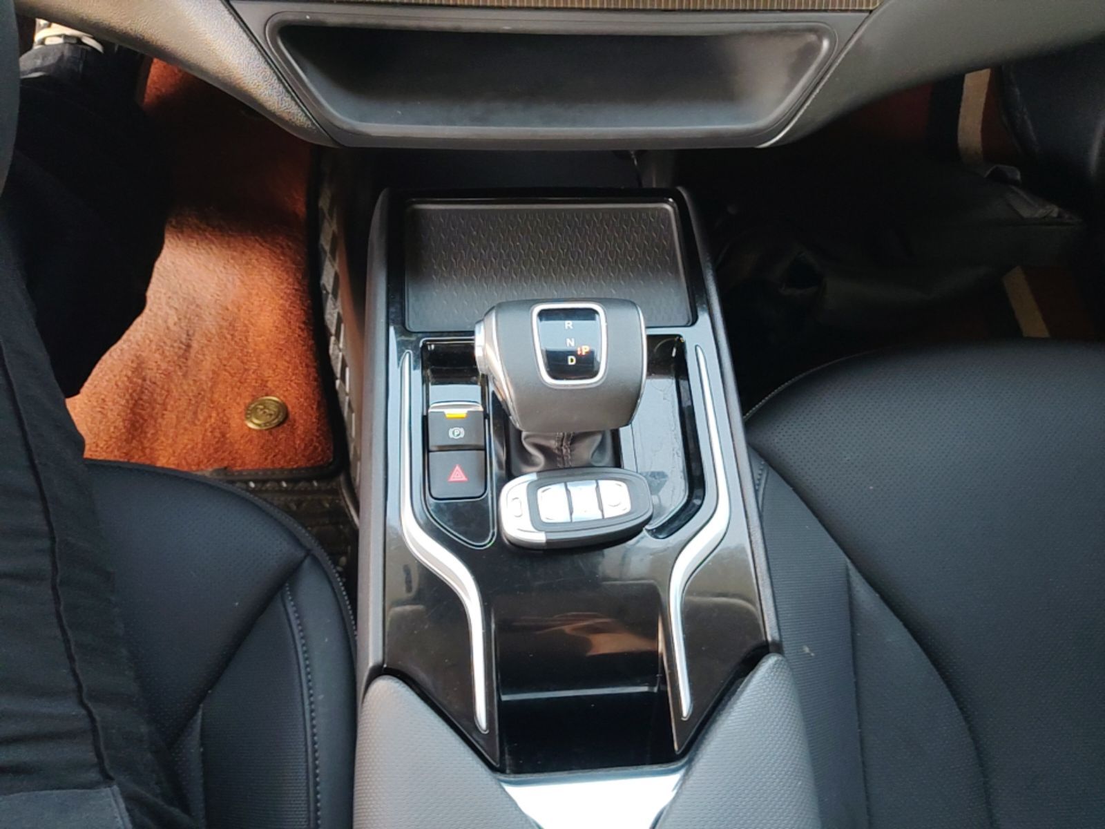 Hongqi E-QM5 2023 Base Travel Edition — снимка 16