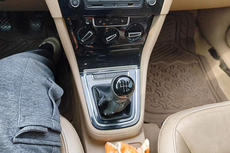 Used Volkswagen Bora 2013 1.6L Manual Comfort Model Gear Lever