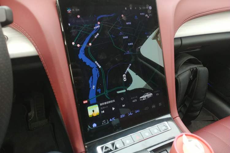 Used Hongqi H5 2025 2.0T Automatic Flag Edition – 500 000 Units Commemorative Version Audio And AC Panel