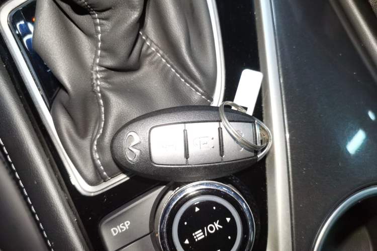 Used Infiniti Q50L 2018 2.0T Comfort Edition China VI Standard Interior 1