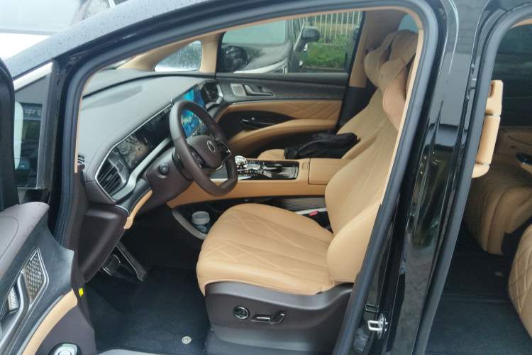 Used Denza D9 2025 DM-i Smart Drive 1020 Four-Wheel Drive Deluxe Model Left Front Seat