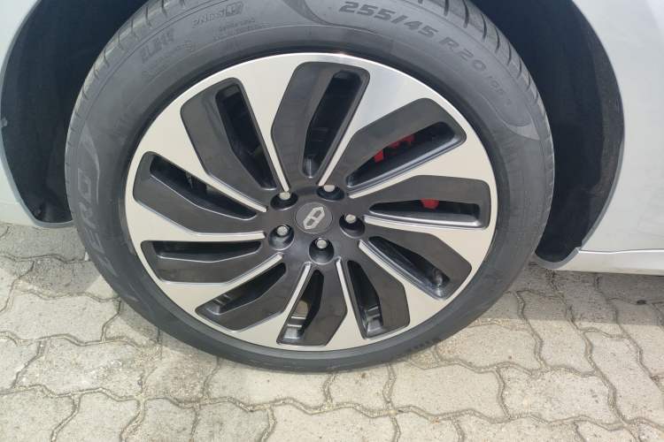 Used Hima AITO M5 2022 Extended-Range Four-Wheel Drive Performance Version Left Front Wheel Hub