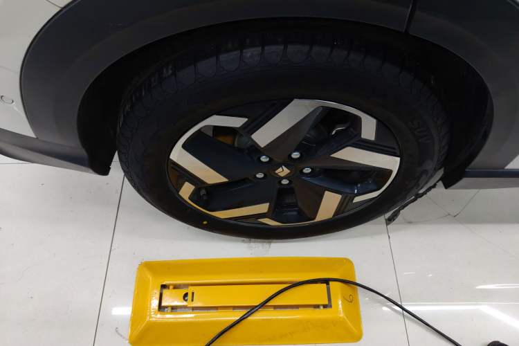 Used Baojun Yunhai 2024 600km Pure Electric Version Right Rear Wheel Hub