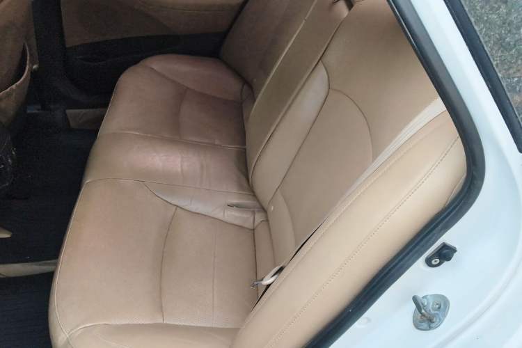 Used Hyundai Sonata 2011 2.4L Automatic Top-Tier Version Left Rear Seat