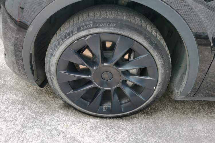 Used Tesla Model Y 2022 Long-Range All-Wheel-Drive Version
