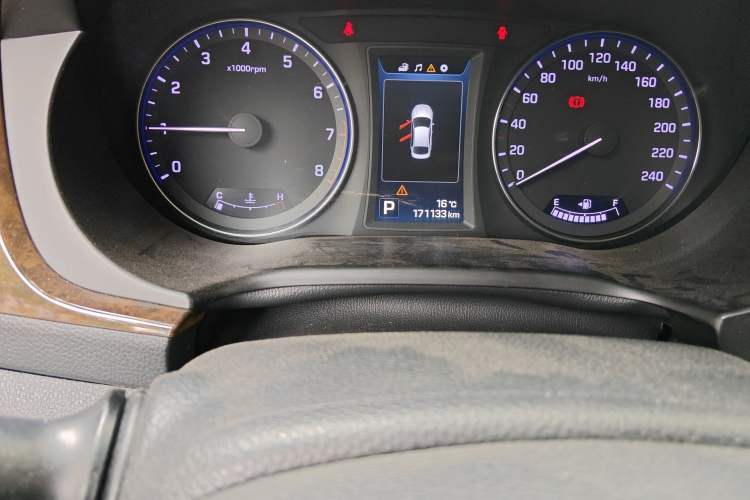 Used Hyundai Mistra 2014 1.8L Automatic Deluxe DLX Model Odometer Close Up