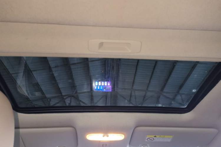 Used Venucia R50 2012 1.6L Automatic Prestige Edition Headliner