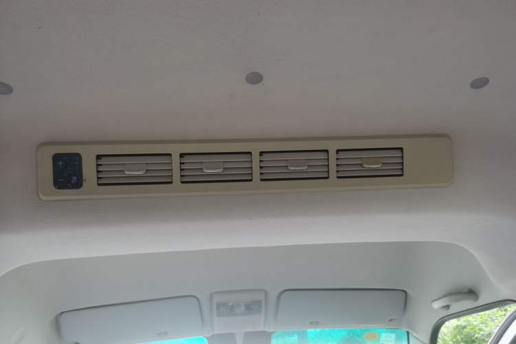 Used Jinbei New Hiace X30L 2023 1.5L Wealth Edition Passenger Van 5/6/7-Seater Central Air Conditioning Version SWC15M