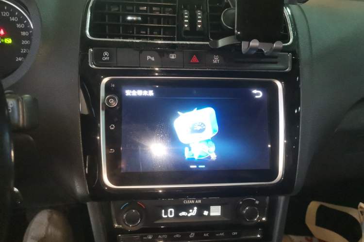 Used Volkswagen Polo 2018 1.5L Automatic Luxury Edition Audio And AC Panel