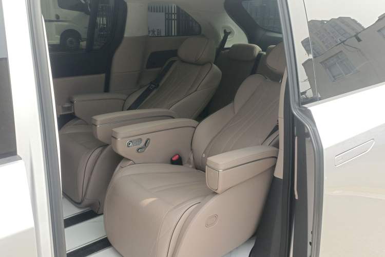 Used XPeng X9 2024 702 Ultra-Long Range Pro Left Rear Seat