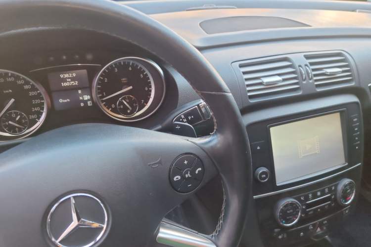 Used Mercedes-Benz R-Class 2017 R 320 4MATIC Business Edition Prestige Model