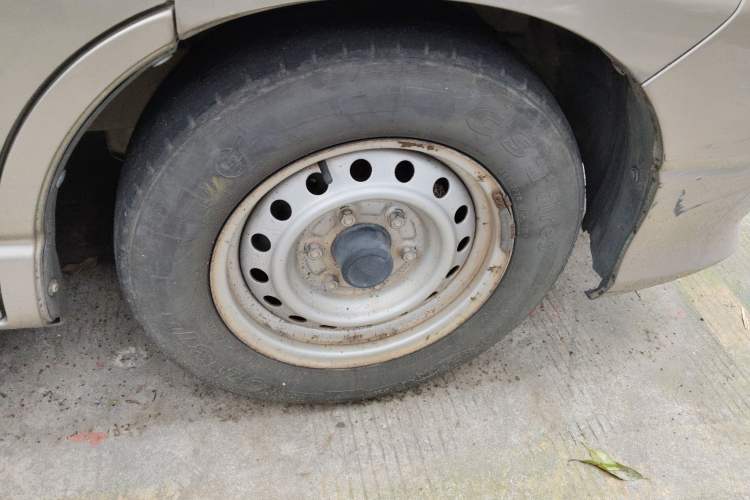 Used Jinbei Express 2017 2.0L Standard Version V19 Right Front Wheel Hub