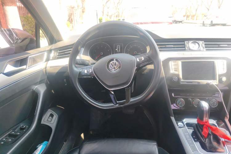 Used Volkswagen Magotan 2017 330TSI DSG Leading Model
