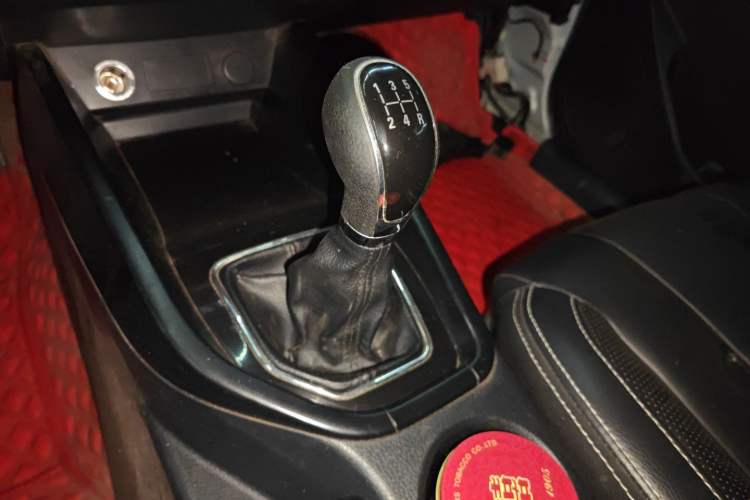 Used Dongfeng Fengon 580 2016 1.8L Manual Comfort Model Gear Lever