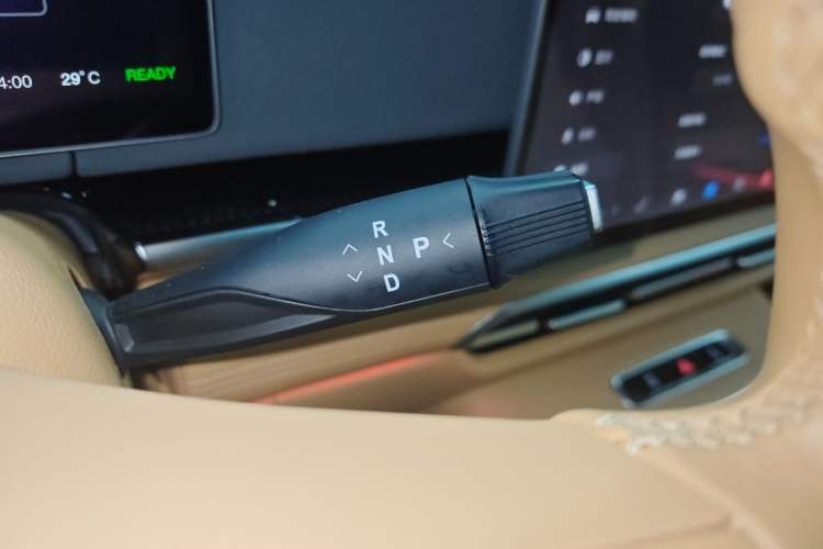 Used VOYAH Dream 2025 PHEV Four-Wheel-Drive Flagship Kunpeng Edition
