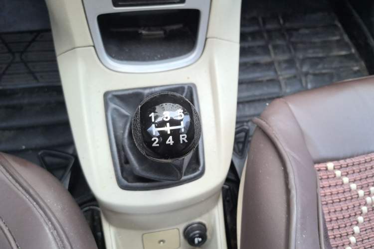 Used Ford Fiesta 2009 Sedan 1.5L Manual Fashion Edition Gear Lever