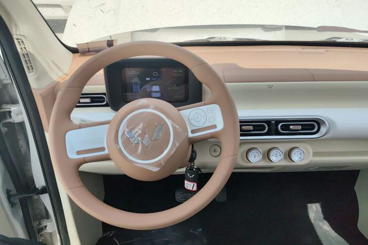 Used Wuling Hongguang MINIEV 2024 3rd Generation 215km Youth Edition Center Console