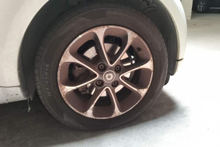 Used smart fortwo 2015 1.0L 52 kW Hardtop Passion Edition Right Front Wheel Hub