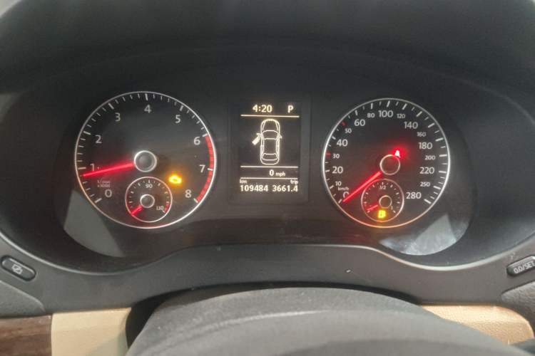 Used Volkswagen Sagitar 2012 1.8TSI Automatic Flagship Edition Odometer Close Up