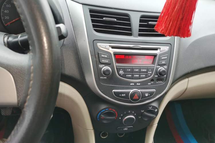 Used Hyundai Verna (older generation) 2014 1.4L Manual Smart GLS Trim