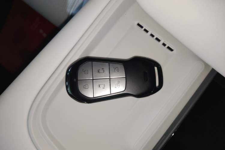 Used XPeng X9 2026 Model—Range-Extended Version 1602 Ultra Vehicle Key