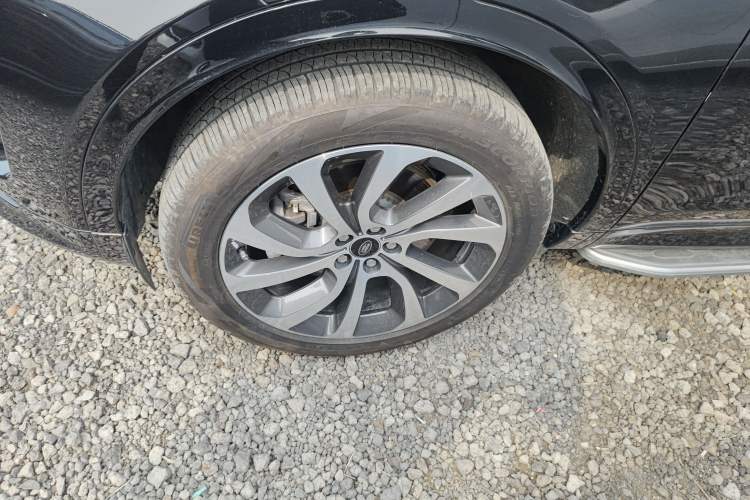 Used Land Rover Discovery Sport New Energy 2022 Facelifted P300e Plug-in Hybrid Electric Version Exterior 4