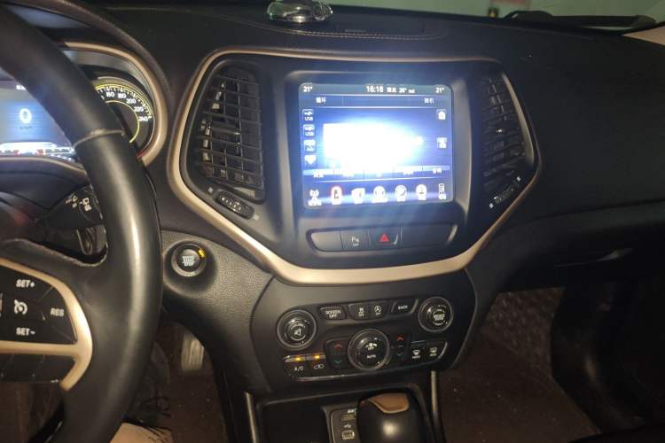 Used Jeep Cherokee 2017 2.0L Superior Edition