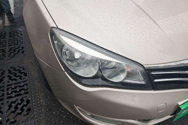 Used Roewe 350 2013 350S 1.5L Automatic Xunda Edition Right Front Headlight