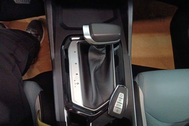 Used Geely Auto Emgrand S 2022 1.4T CVT Crossover Player Edition Gear Lever