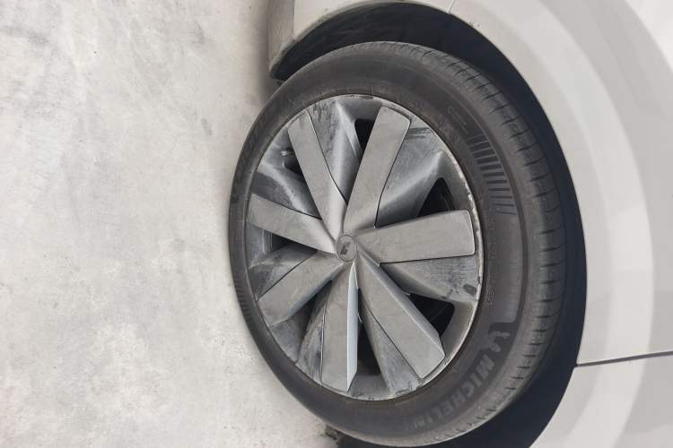 Used Li Auto i8 2025 Model Standard Version Right Rear Wheel Hub